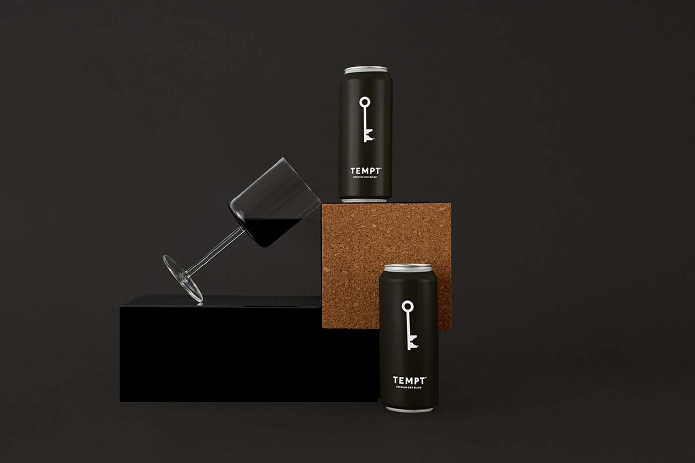 WineSociety優(yōu)質(zhì)葡萄酒品牌戰(zhàn)略定位和品牌策劃，餐飲品牌策劃，餐飲品牌設(shè)計，品牌設(shè)計公司，深圳品牌設(shè)計，左右格局